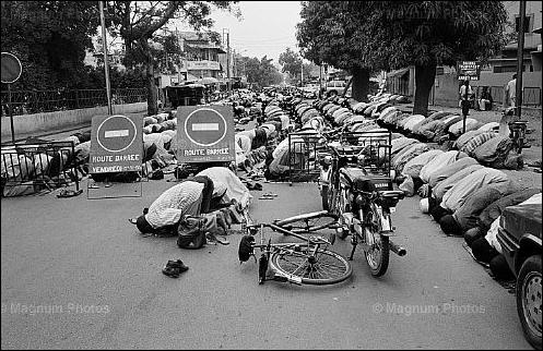 prayer salah on streets